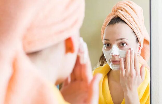 پاکسازی صورت با لوسیون