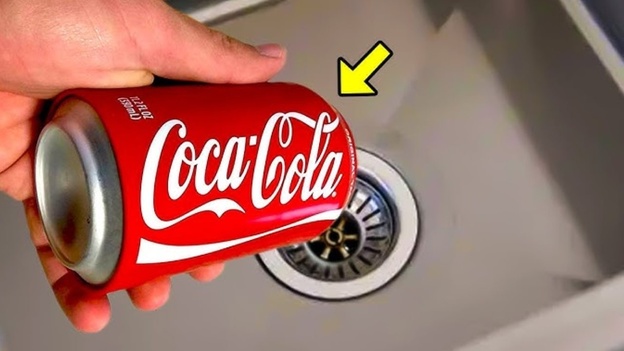 بازکردن لوله فاضلاب با نوشابه