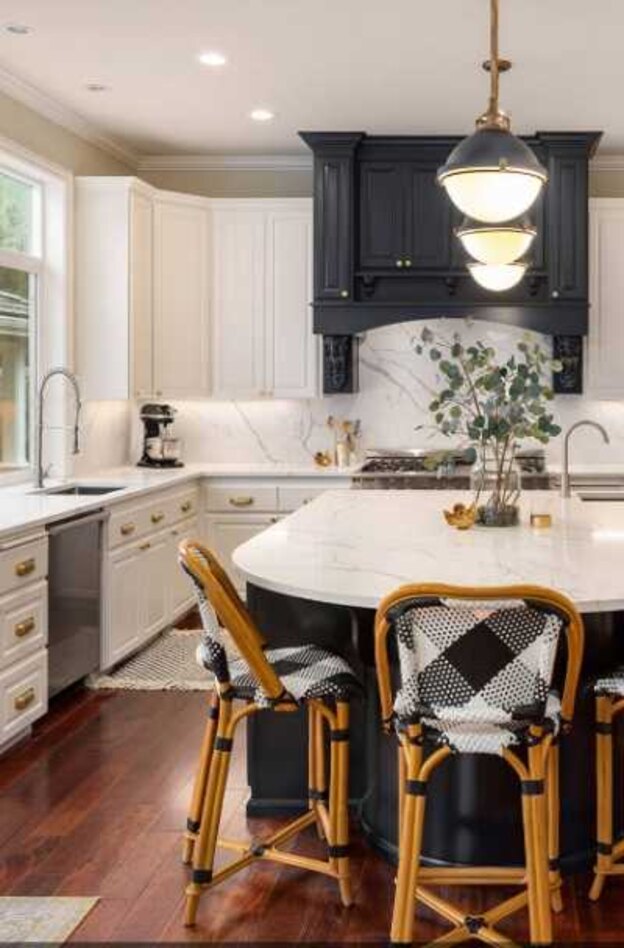 طراحی کابینت دو رنگ آشپزخانه