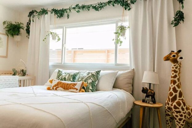 پنجره در اتاق خواب