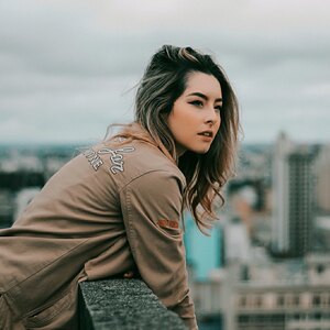 خواص روغن نارگیل برای مدل موی فر