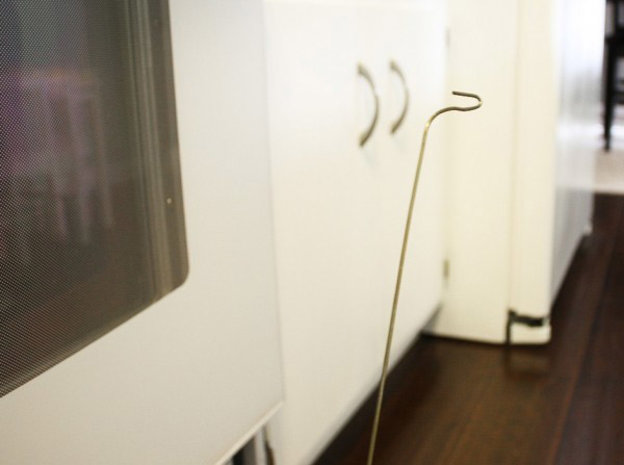 رخت آویز آماده برای بستن دستمال و نظافت فر