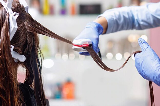 کراتینه کردن مو در آرایشگاه