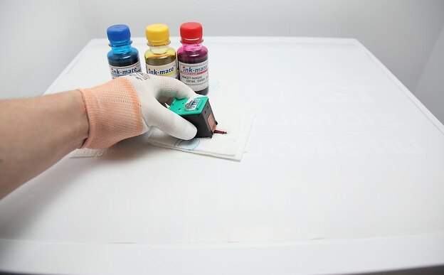 قدم چهاردهم شارژ کارتریج رنگی