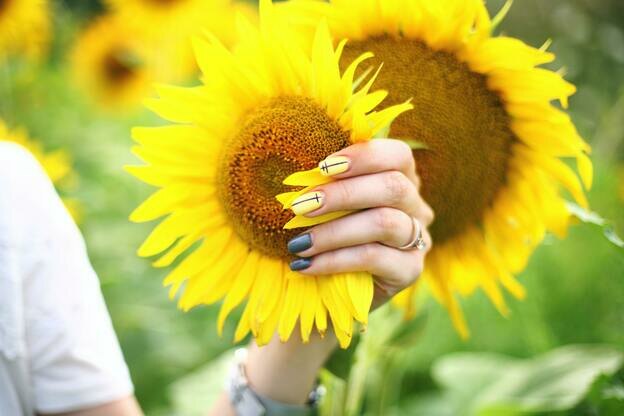 ۱۰ رنگ لاک ناخن برای پاییز ۲۰۲۱ که می تواند الهام بخش شما باشد