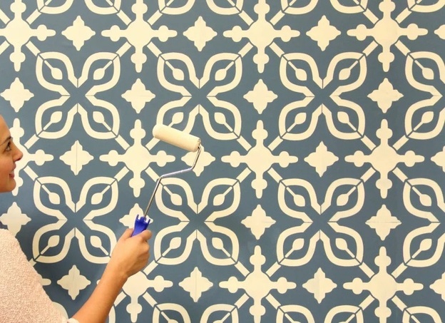 نقاشی کاغذ دیواری طرح دار
