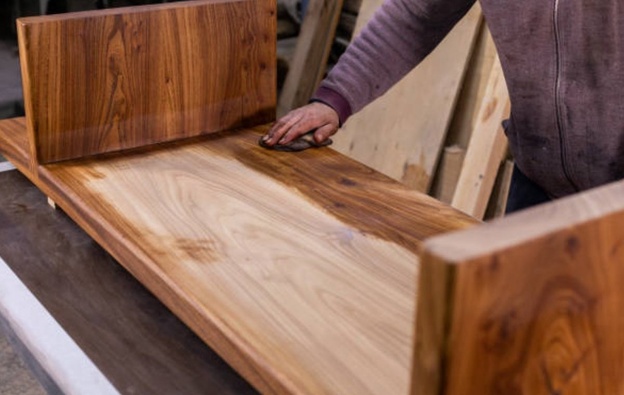 بهترین چوب برای ساخت مبل؛ بررسی مزایا و معایب