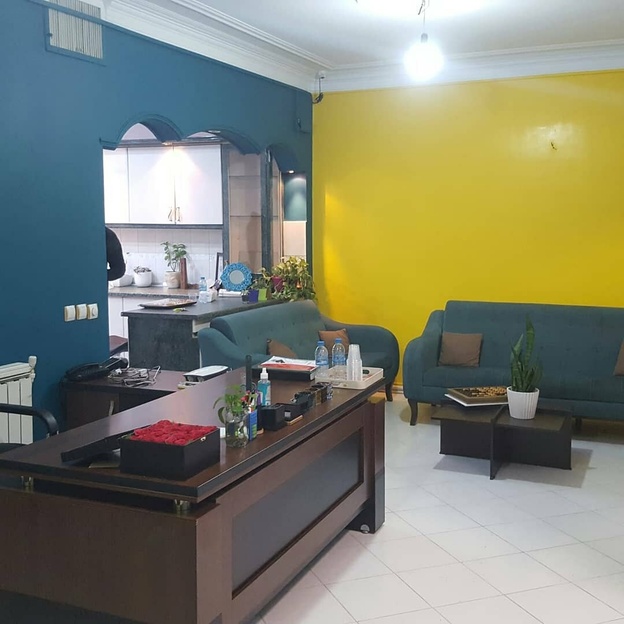 نقاشی دیوار زرد