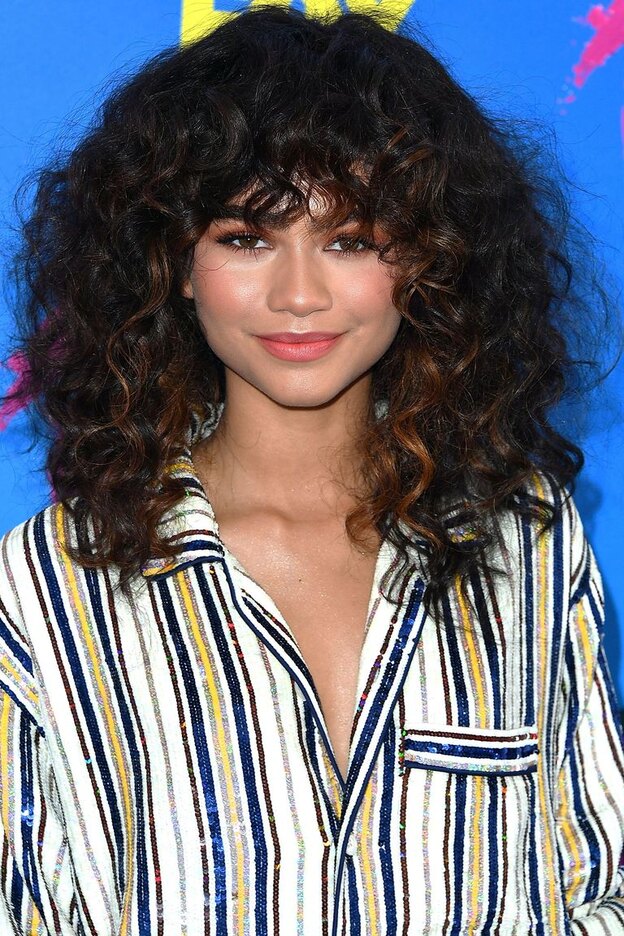 آمبره دور صورت