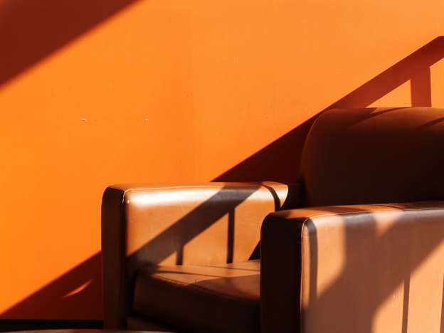 نگهداری از مبلمان چرمی