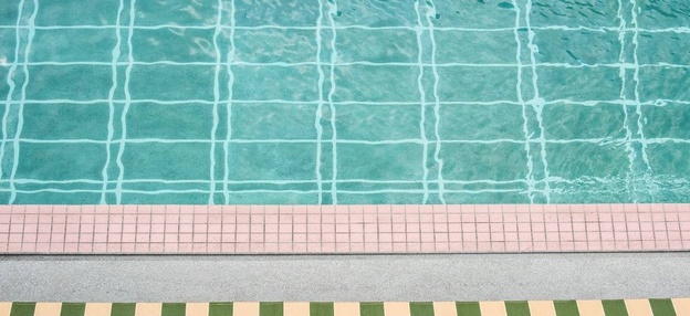 کاشی مناسب استخر