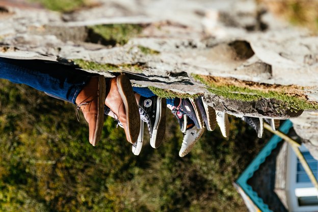 نحوه تمیز کردن سریع انواع کفش 