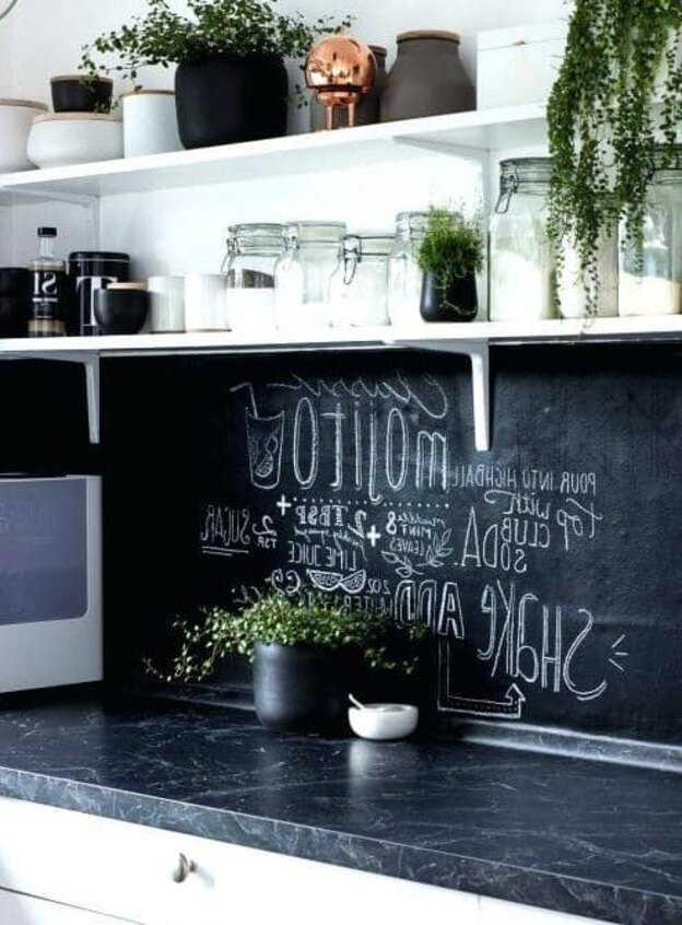 تخته سیاه در آشپزخانه