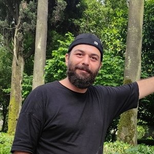 فرهاد احمدی چهره برق