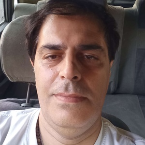 آرین منصورخاکی