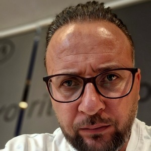 حمید خانزاده