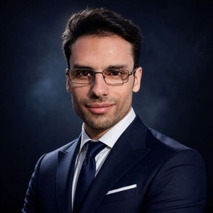 هومن عزیزی
