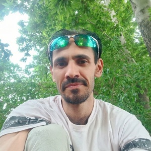 حسین دوست زاده