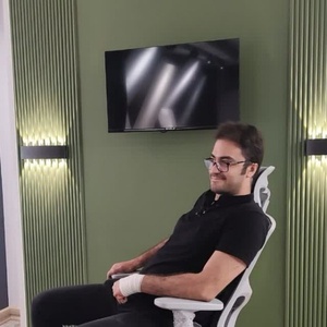 افشین دادخواه