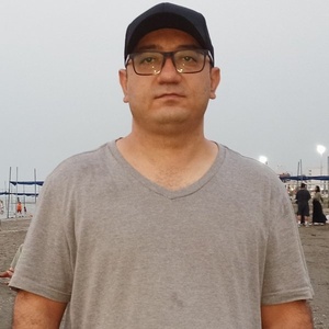 منوچهر شیخ حسنی