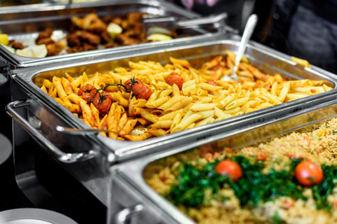 قیمت تهیه غذا از کترینگ‌ها متفاوت است.