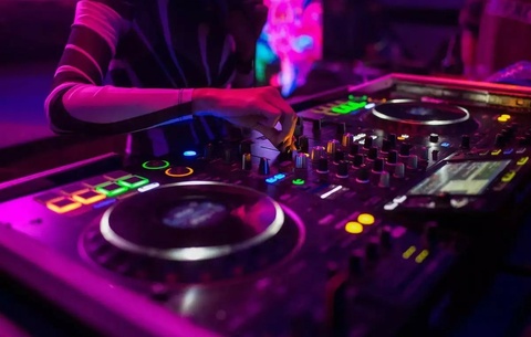 دی جی در مراسم