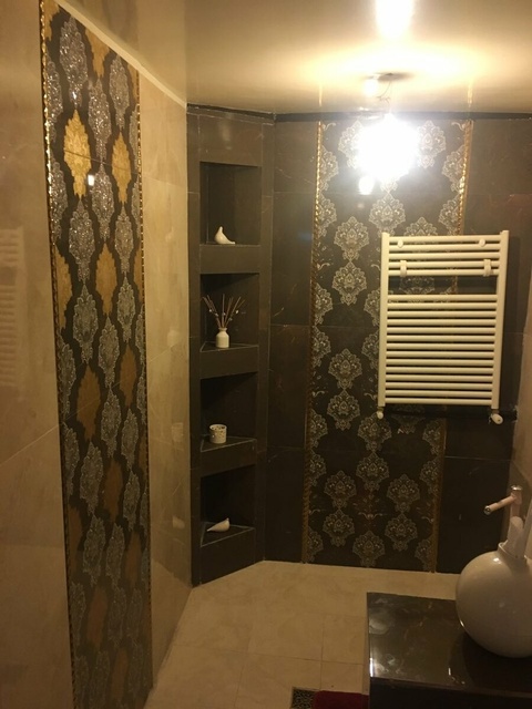 نصب کاشی و سرامیک سرویس بهداشتی تیره