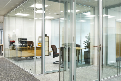 قیمت دیوار شیشه‌ای 